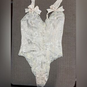 Vintage 1984 Victoria's Secret Gold Label Cream Lace Chemise #w57